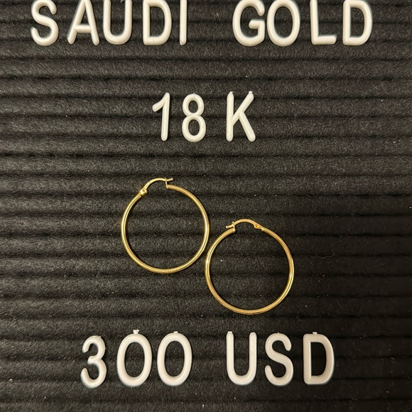 18K Saudi Gold Hoops Earrings - Picture 2 of 3